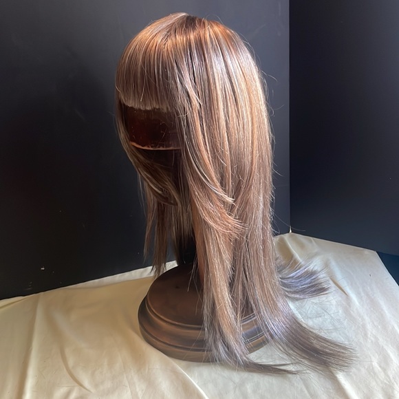 Wig #1211 - Picture 2 of 6